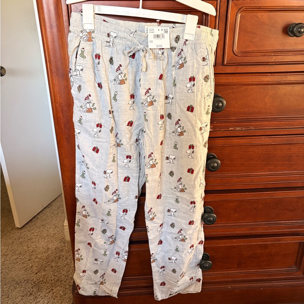 American Eagle Gray Pajama Pants with snoopy print